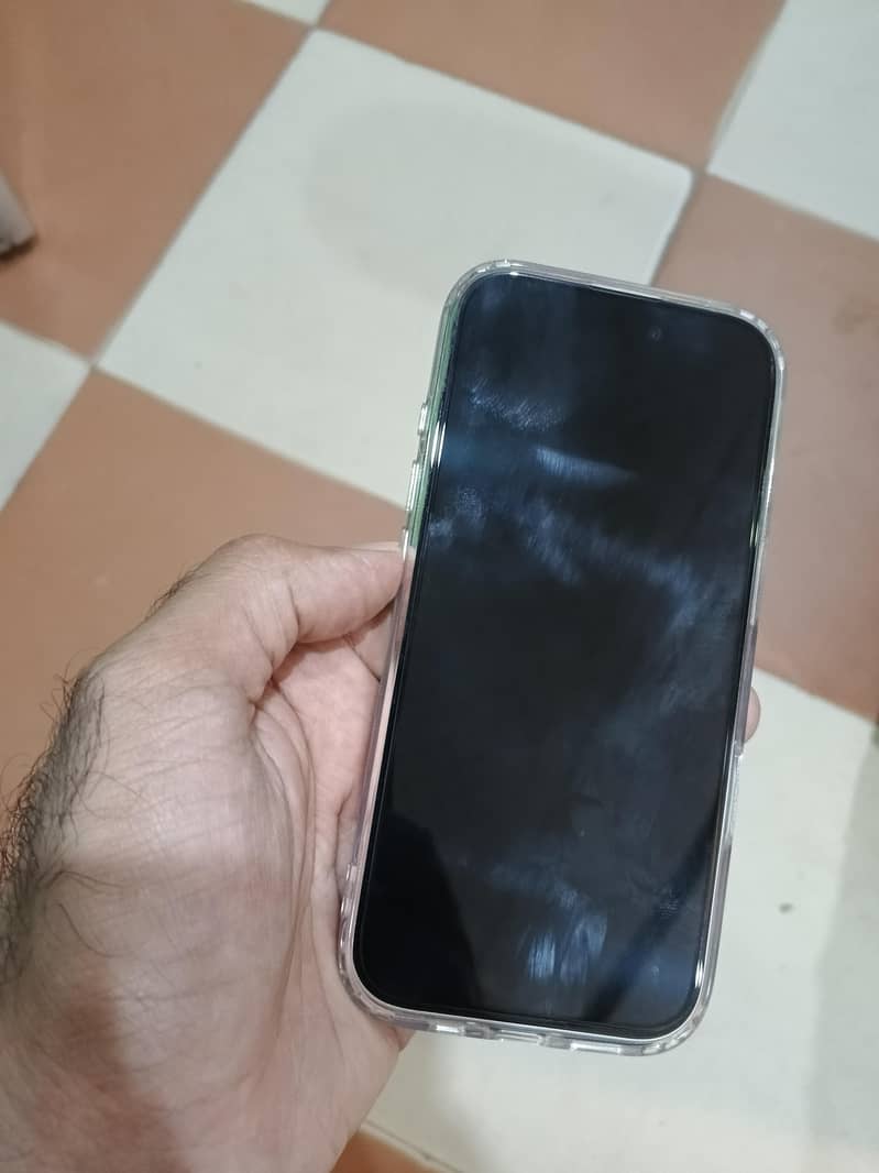 Apple iPhone 16 4
