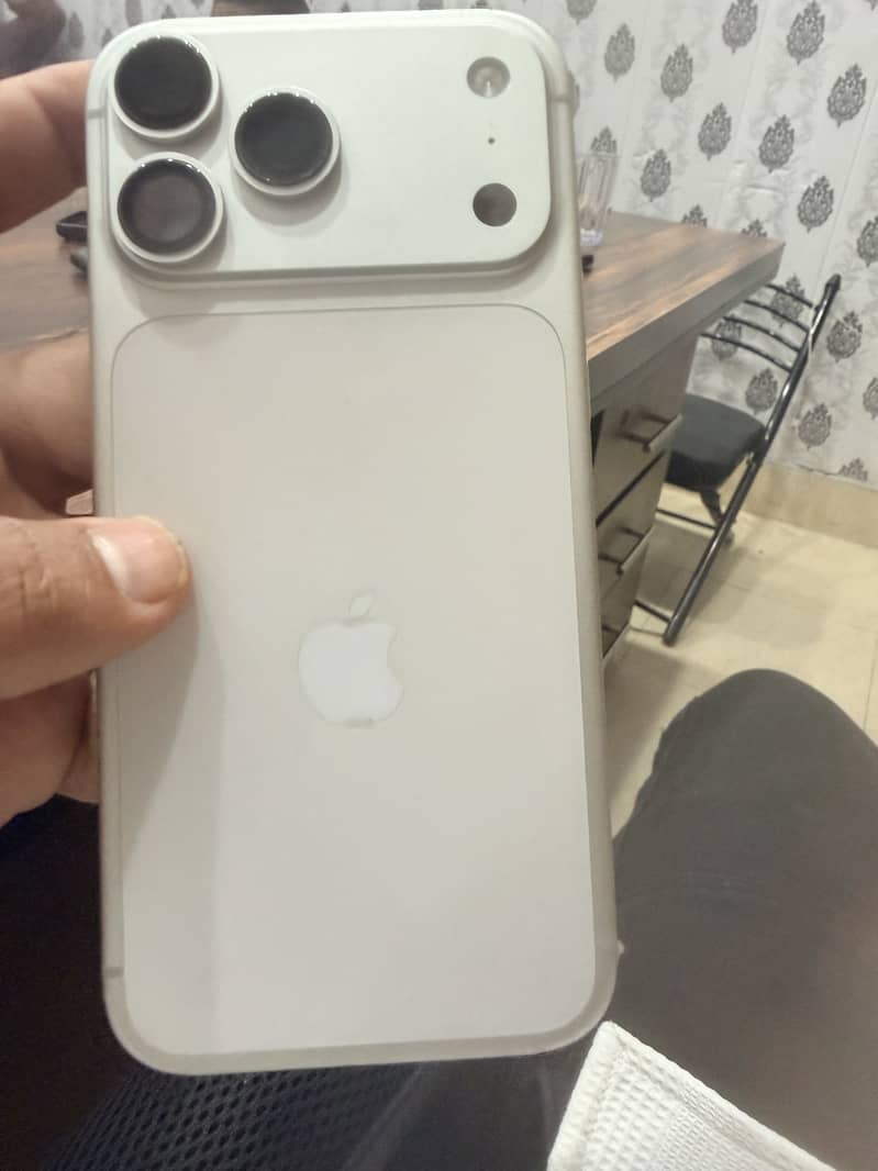 Apple iPhone 17 Pro Max 0