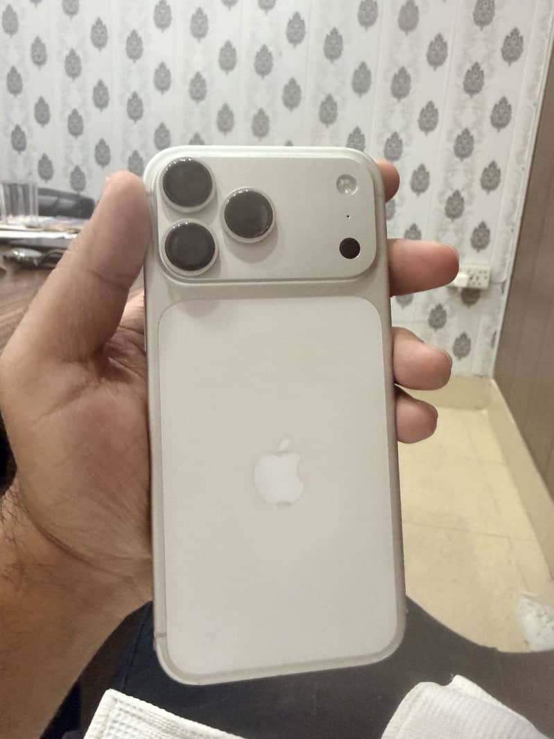 Apple iPhone 17 Pro Max 2