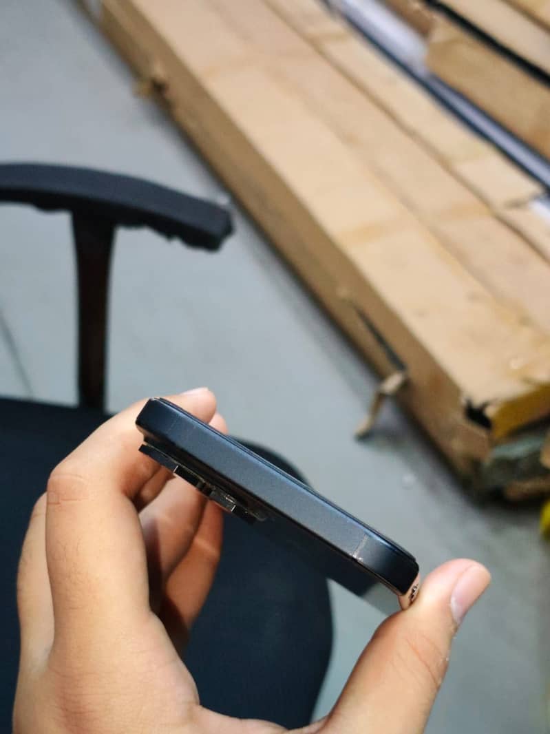 Apple iPhone 15 4