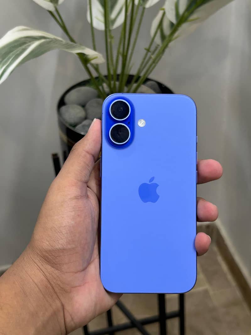Apple iPhone 16 2