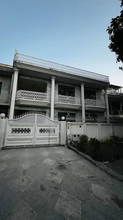 LUXURY DOUBLE UNIT HOUSE FOR RENT