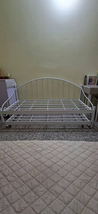 Day bed / sofa cum bed