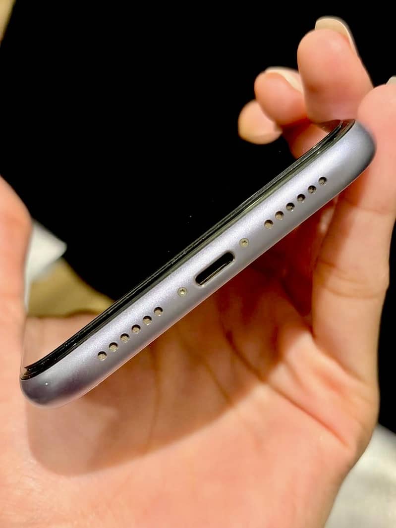 Apple iPhone 11 4