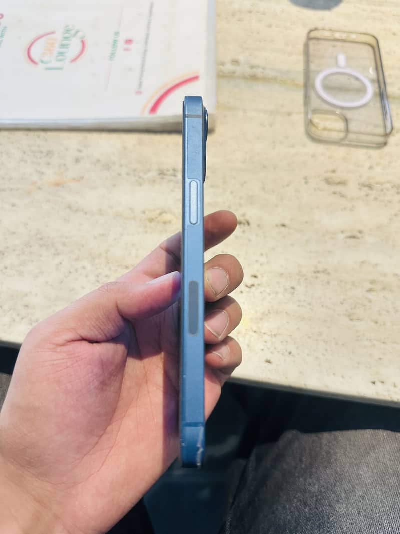Apple iPhone 13 2