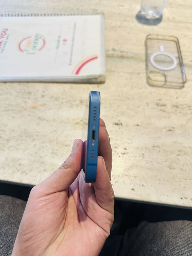 Apple iPhone 13 4