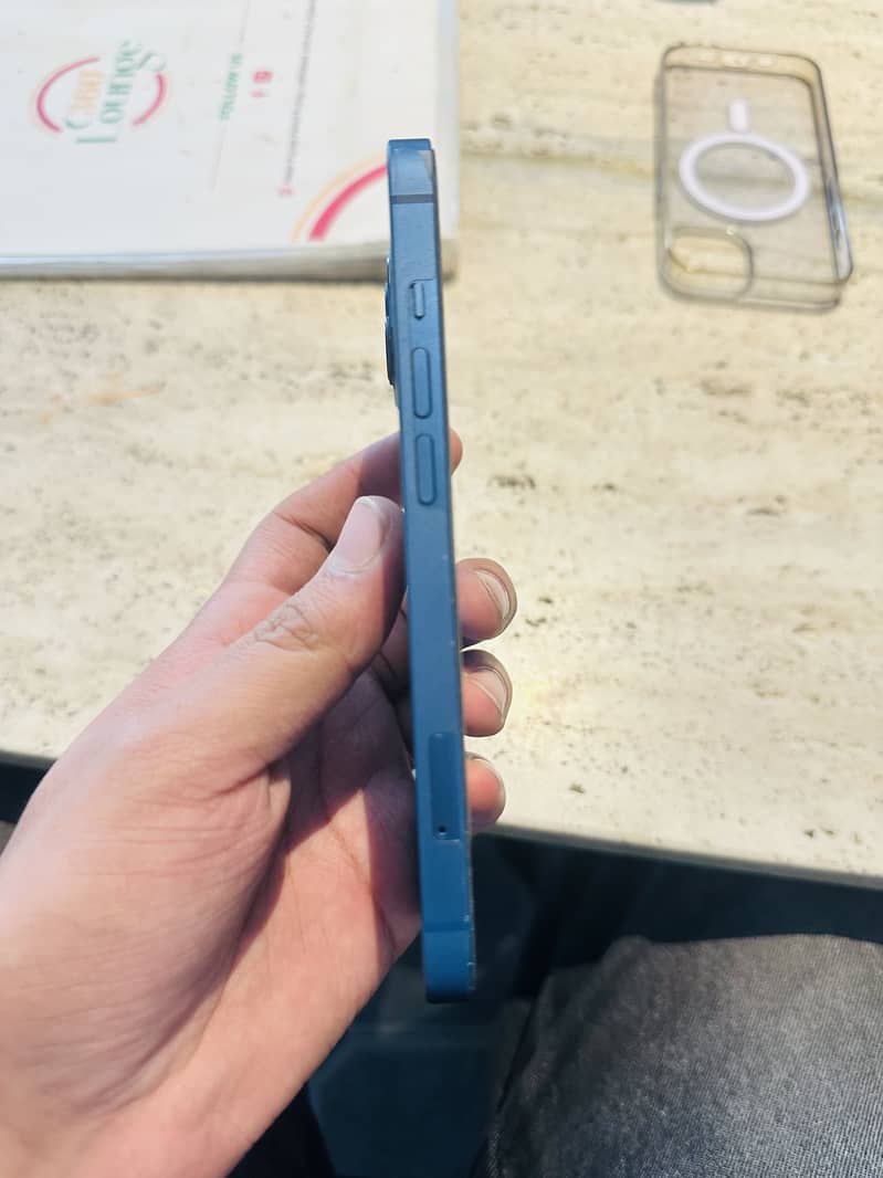Apple iPhone 13 5