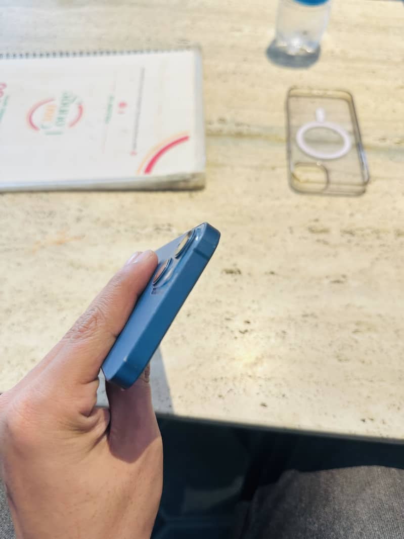 Apple iPhone 13 6