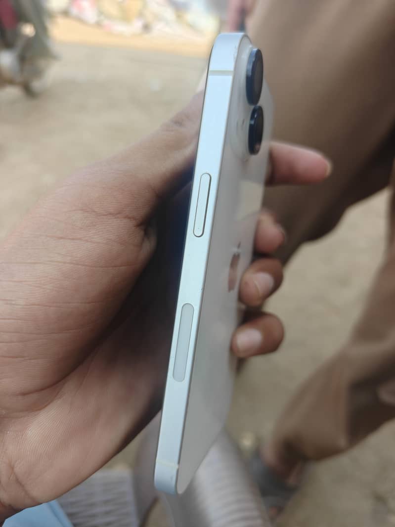 Apple iPhone 14 3