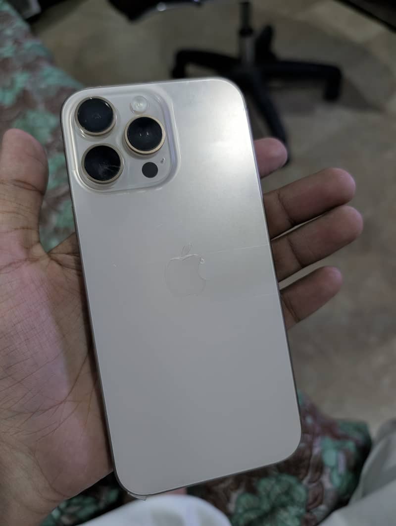 Apple iPhone 16 Pro Max 2