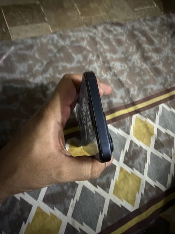 iphone 15 pro max 3