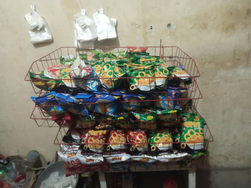 lays stand 1
