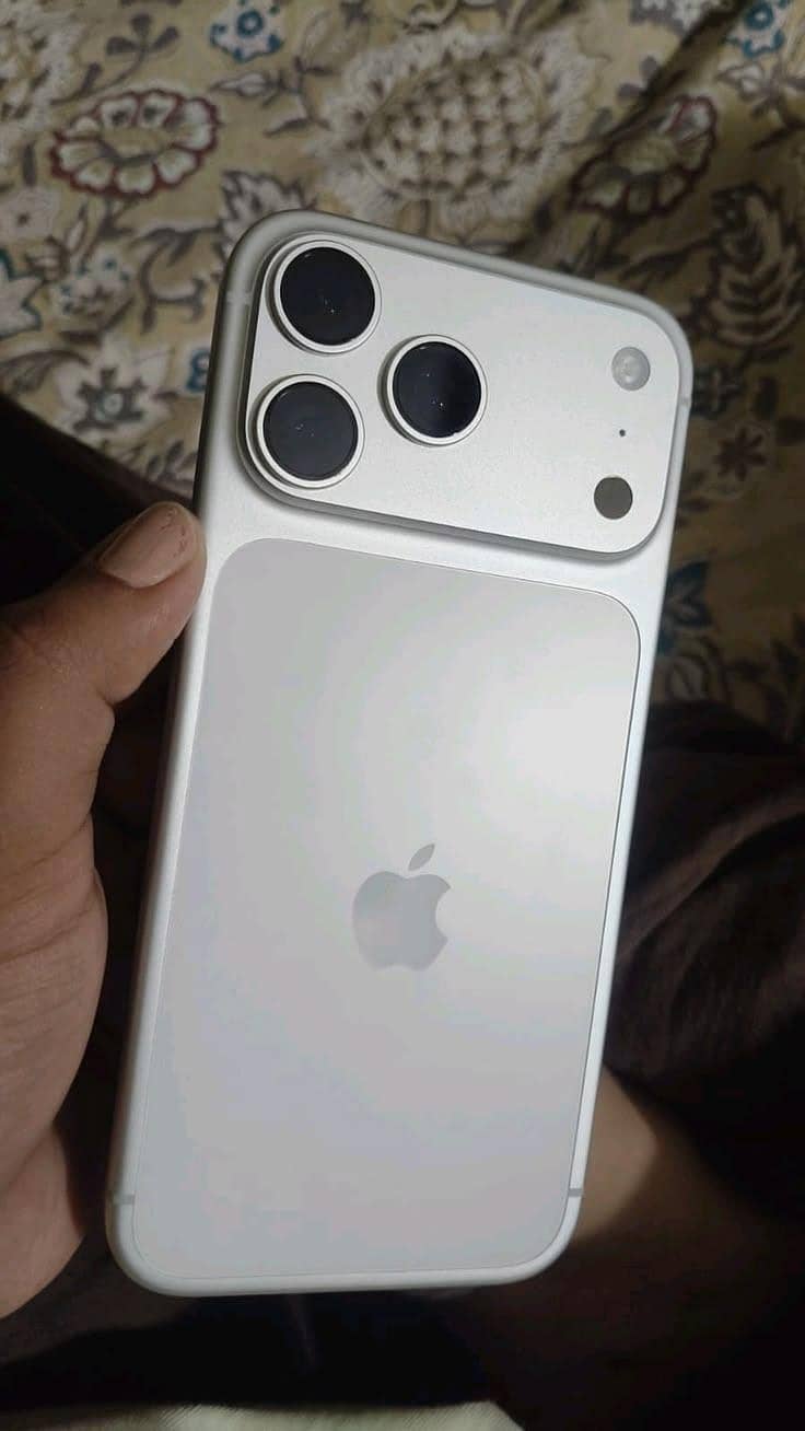 Apple iPhone 17 Pro Max 0