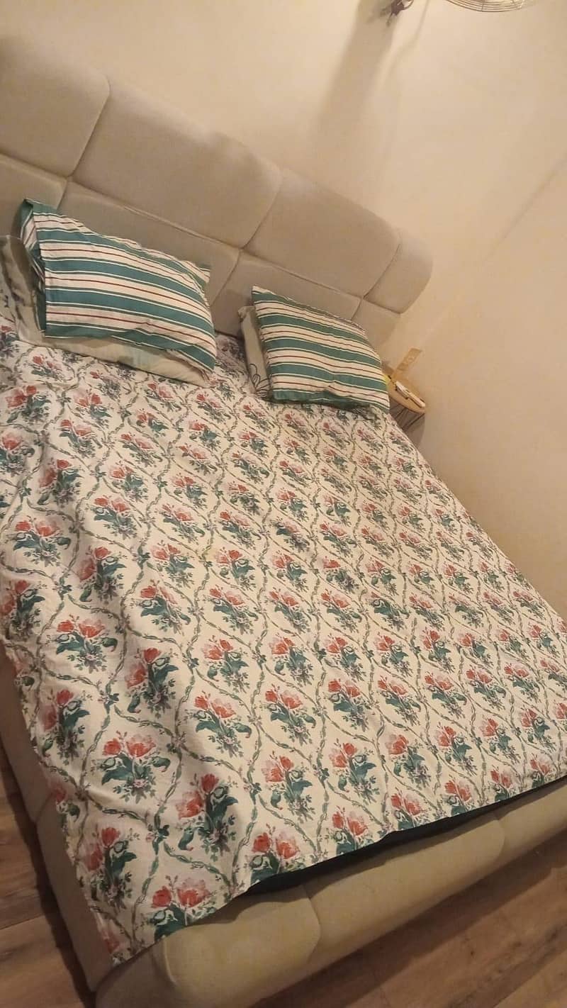 King size bed 1