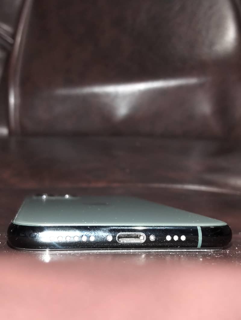 Apple iPhone 11 Pro 4