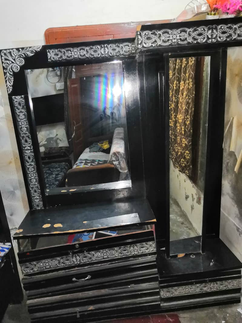 Dressing table with attached mirrors 0