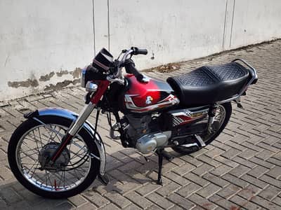 Honda 125 new condition 10by10