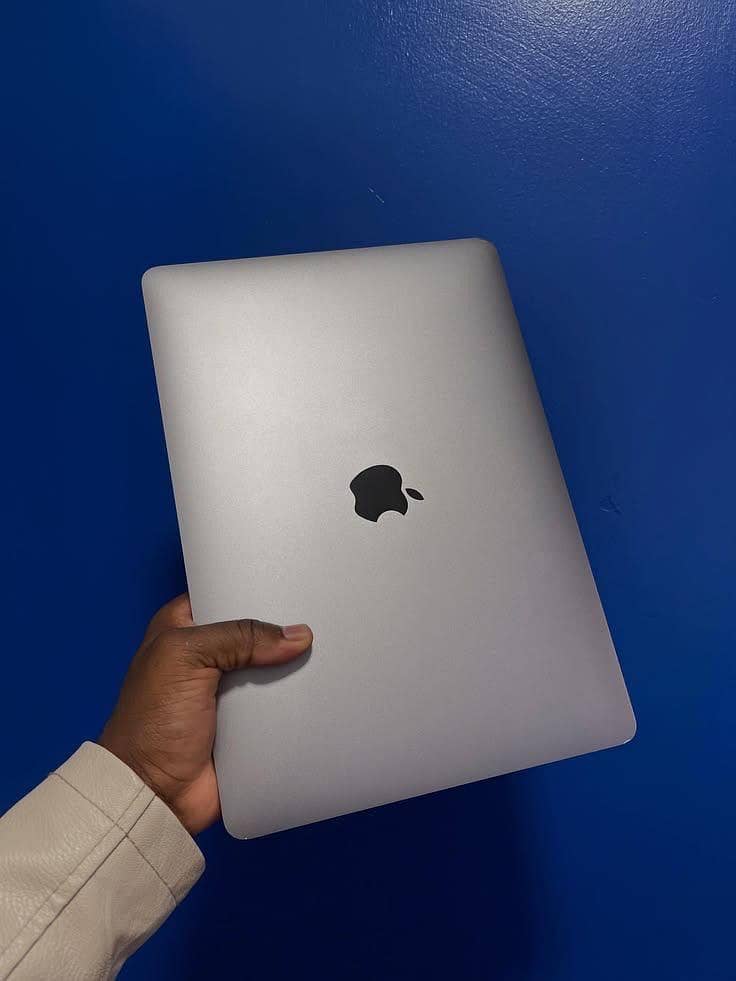 Apple MacBook pro 0