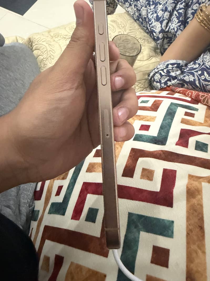 Apple iPhone 16 Pro 0
