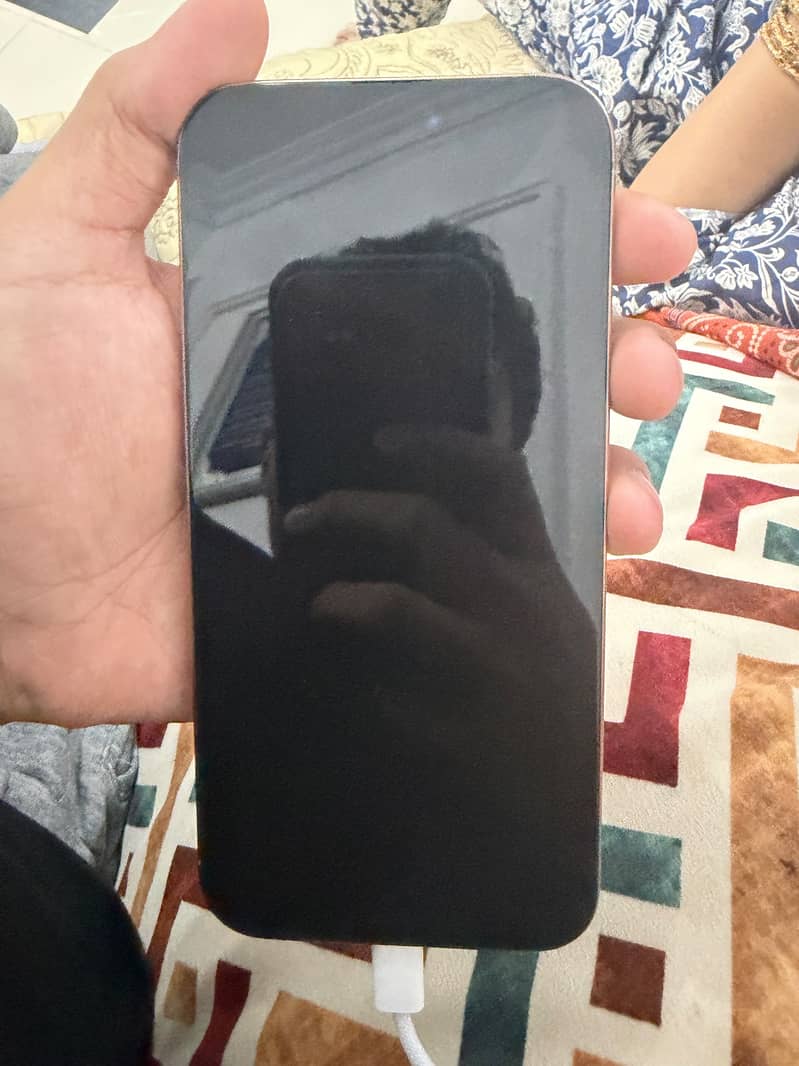 Apple iPhone 16 Pro 3