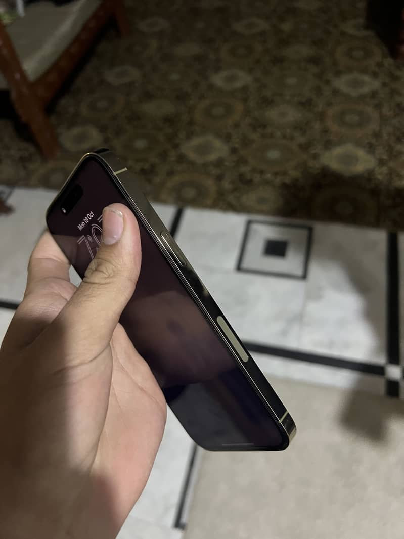Apple iPhone 14 Pro Max 1