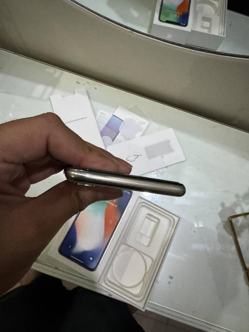 Apple iPhone X 5