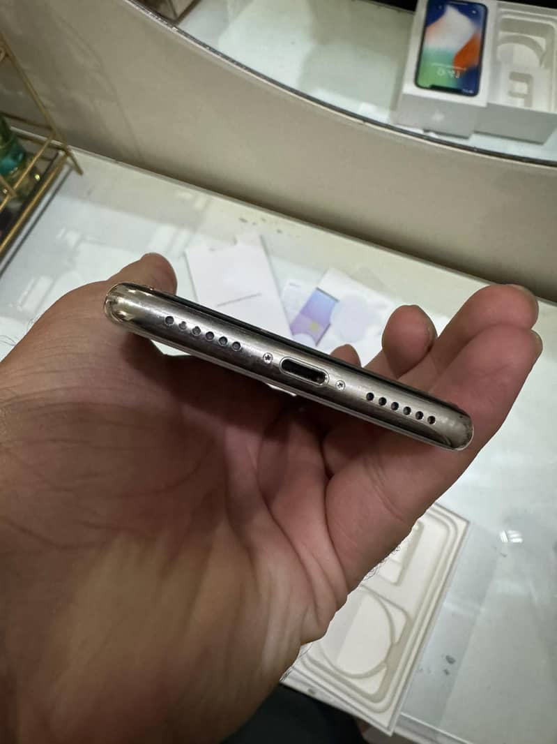 Apple iPhone X 6