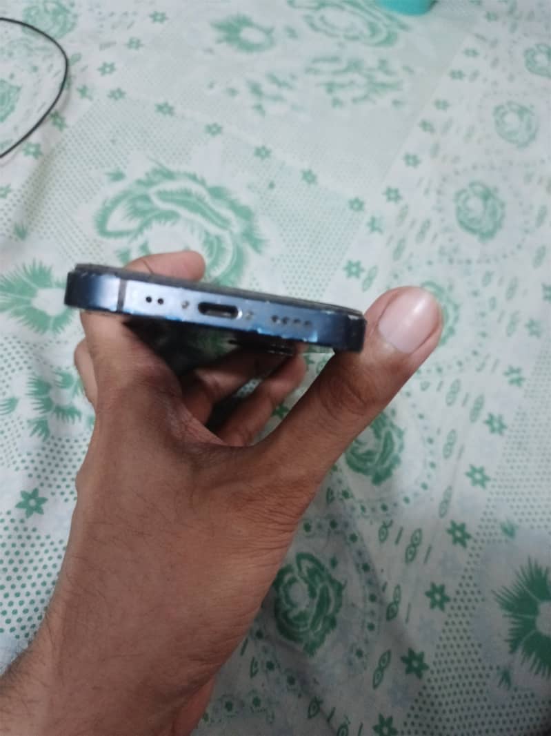 Apple iPhone 12 mini 4