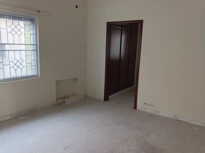 1 Kanal Separate Gate Upper Portion In Available For Rent In Dha Phase 3