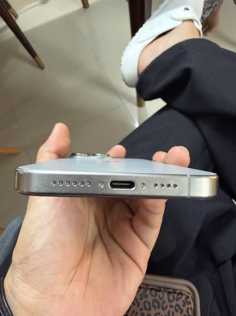 Apple iPhone 15 Pro Max 2