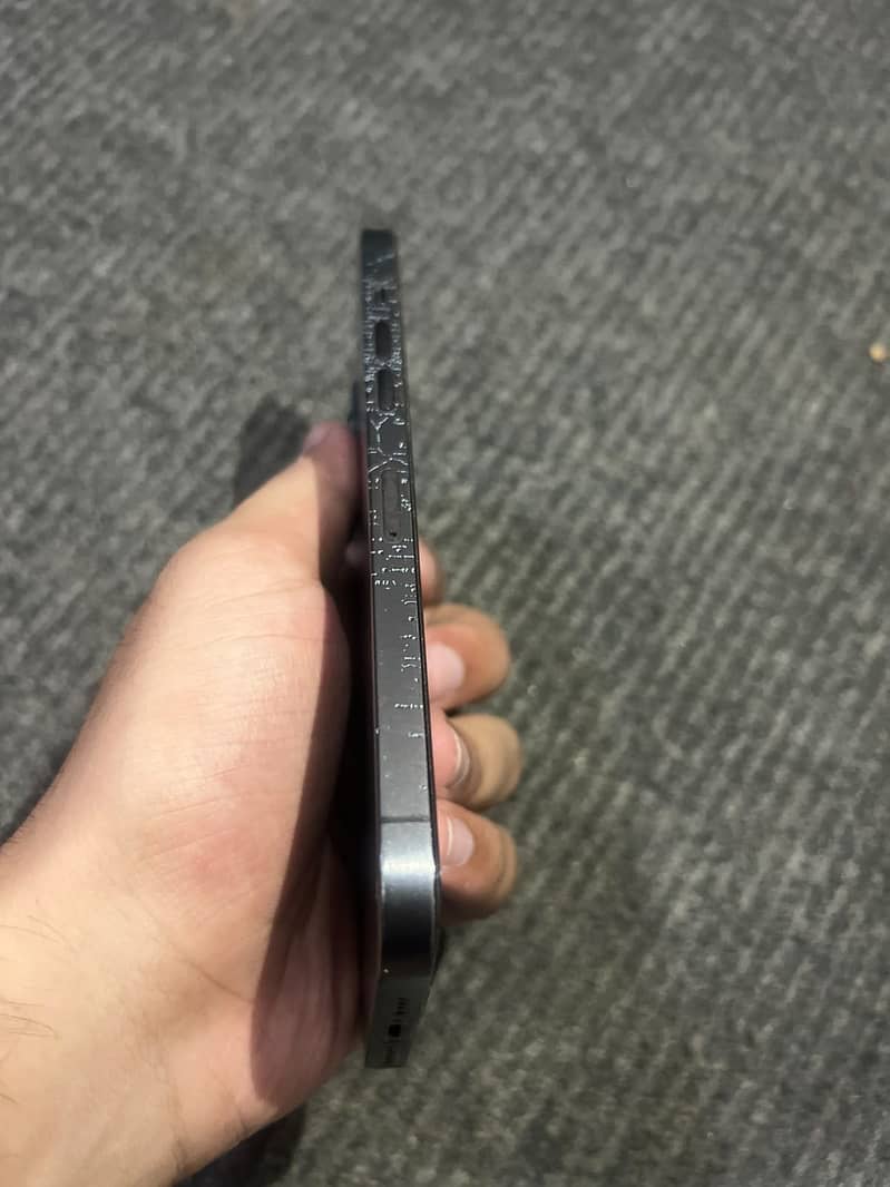 Apple iPhone 12 Pro Max 4