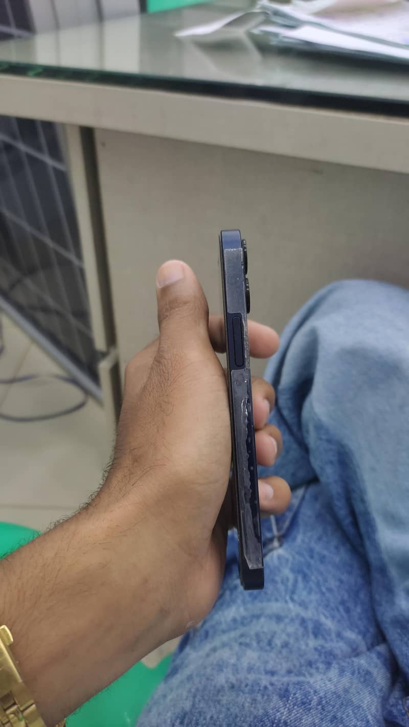 Apple iPhone 12 3