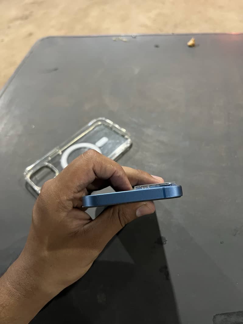 Apple iPhone 13 4