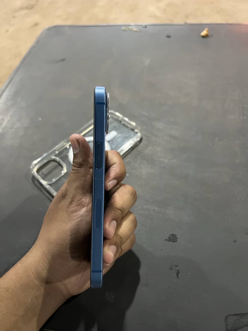 Apple iPhone 13 6