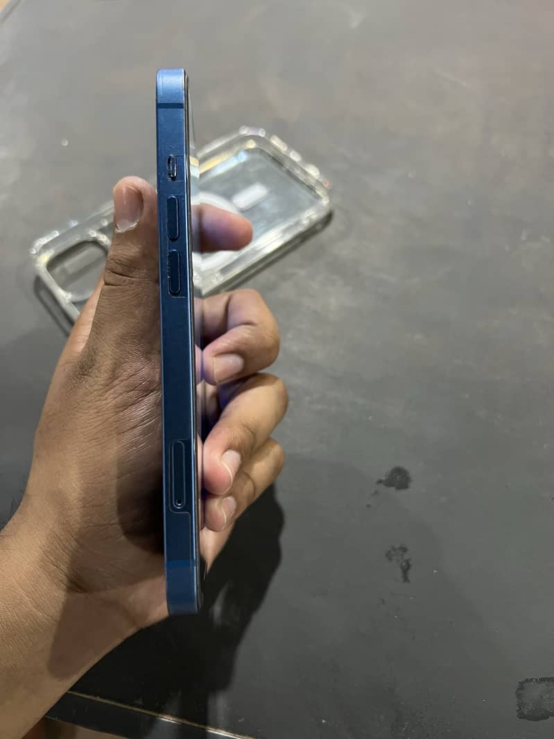 Apple iPhone 13 7