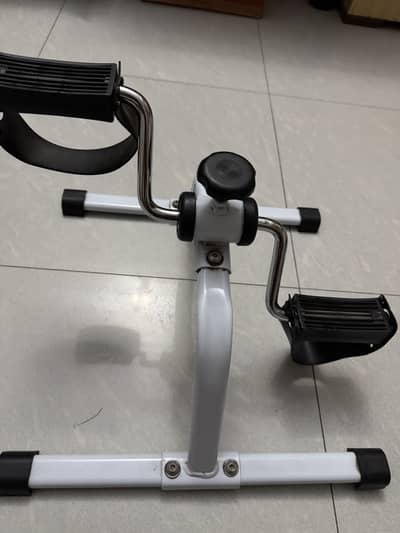 Mini padel excercise cycle for legs and arm