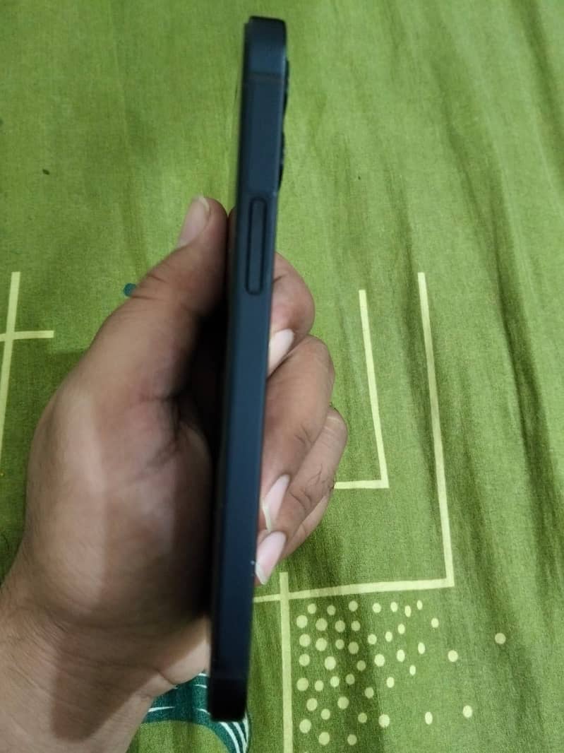 Apple iPhone 12 3