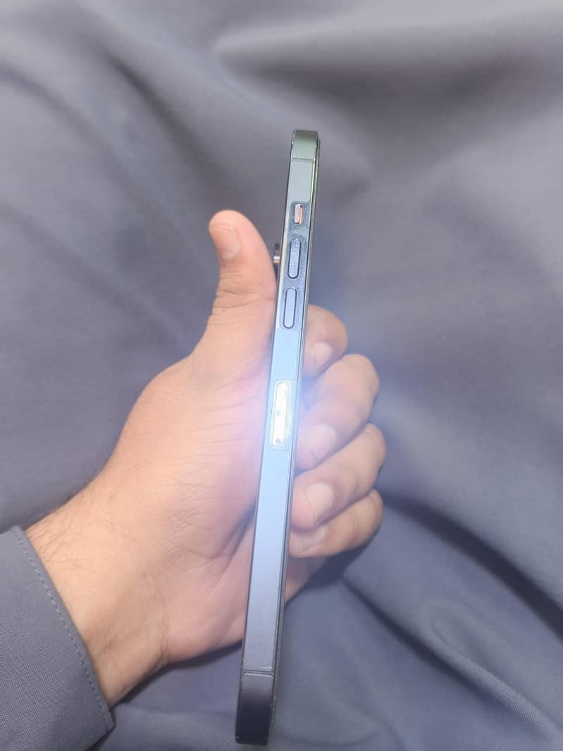 Apple iPhone 12 Pro Max jv 1
