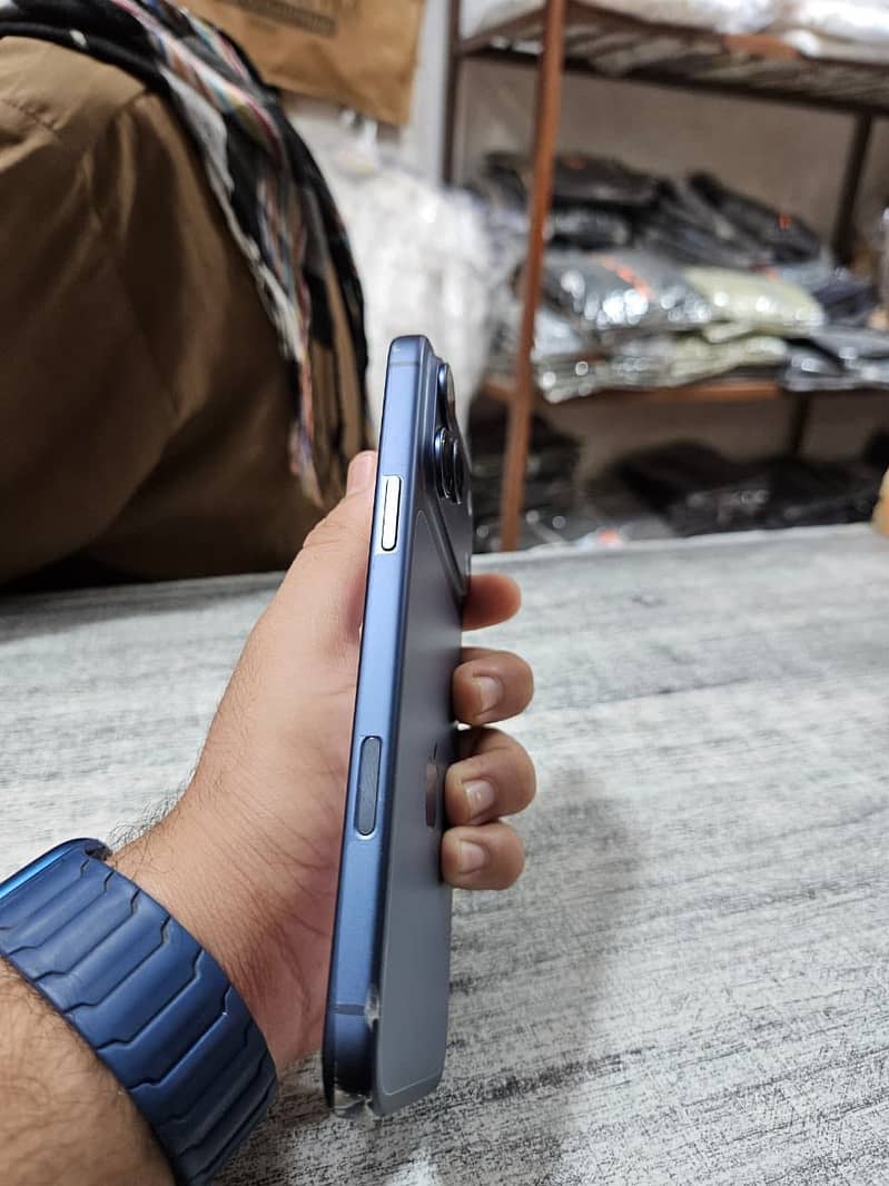 Apple iPhone 17 Pro Max 2