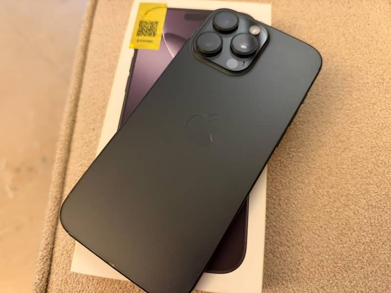 Apple iPhone 16 Pro Max 0