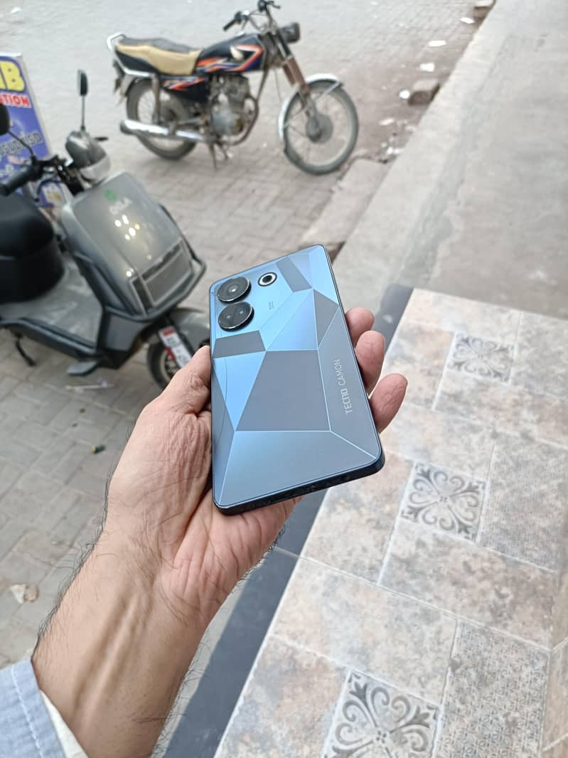 Tecno Spark 20 4
