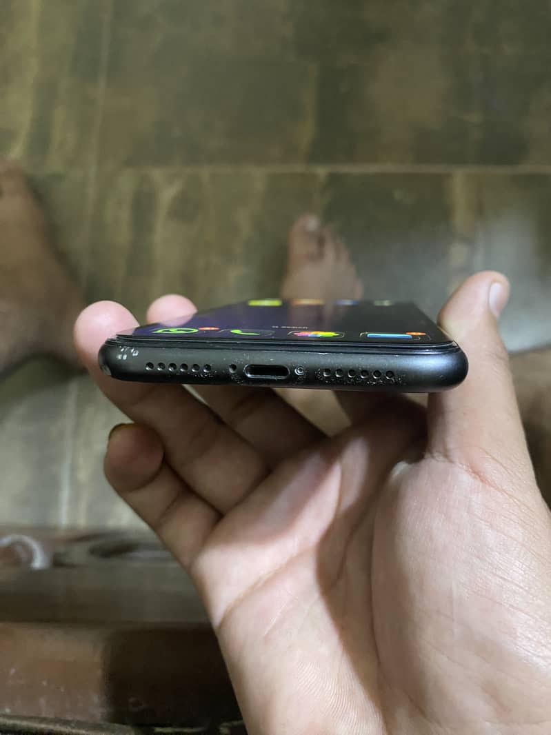 Apple iPhone 11 7