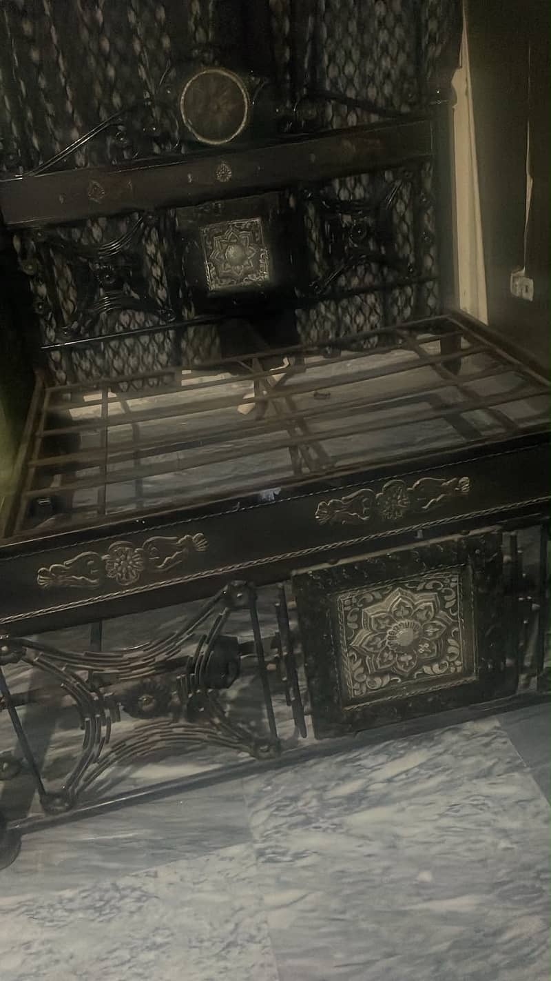 Iron bed 7