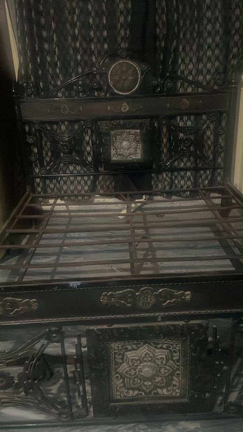 Iron bed 8