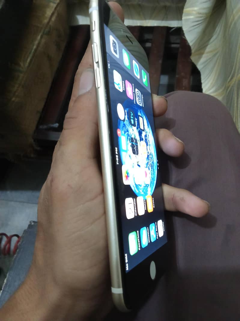 Apple iPhone 6 Plus 3
