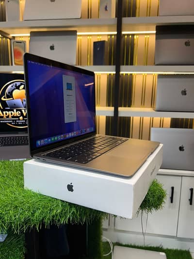 apple macbook air 2020 with box 256 gb storage