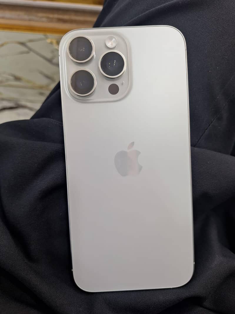 Apple iPhone 16 Pro Max 0