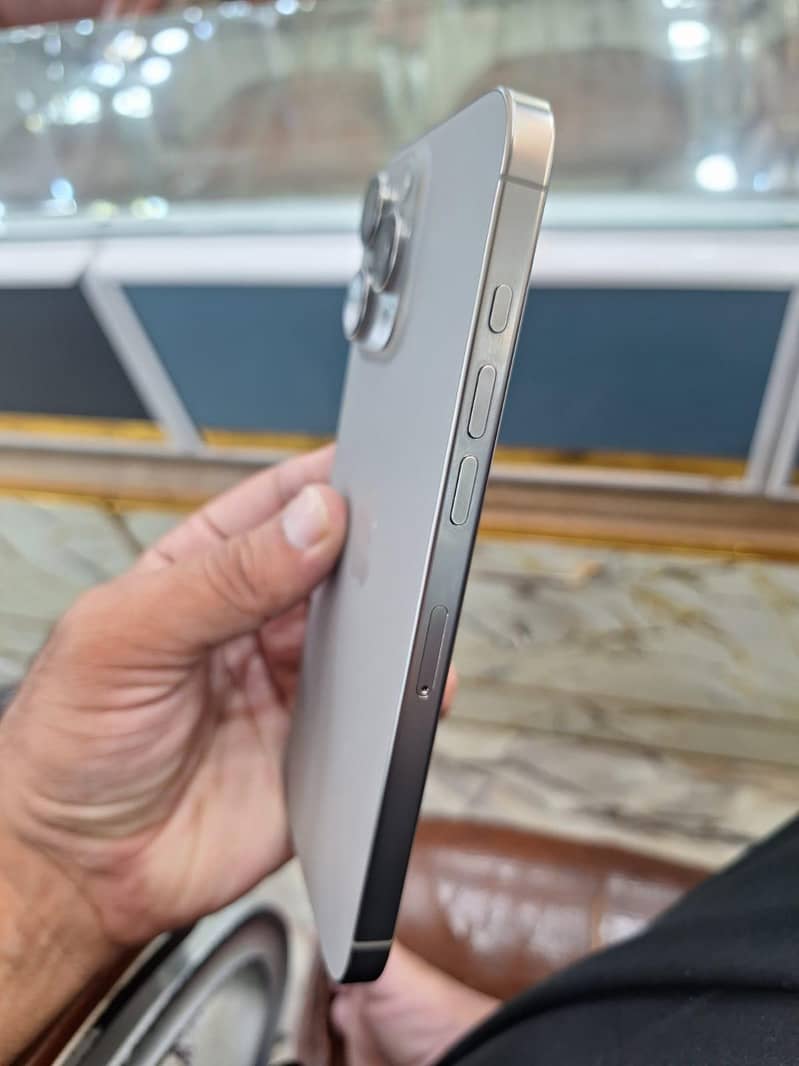 Apple iPhone 16 Pro Max 8