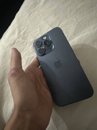 Apple iPhone 15 Pro blue titatnum
