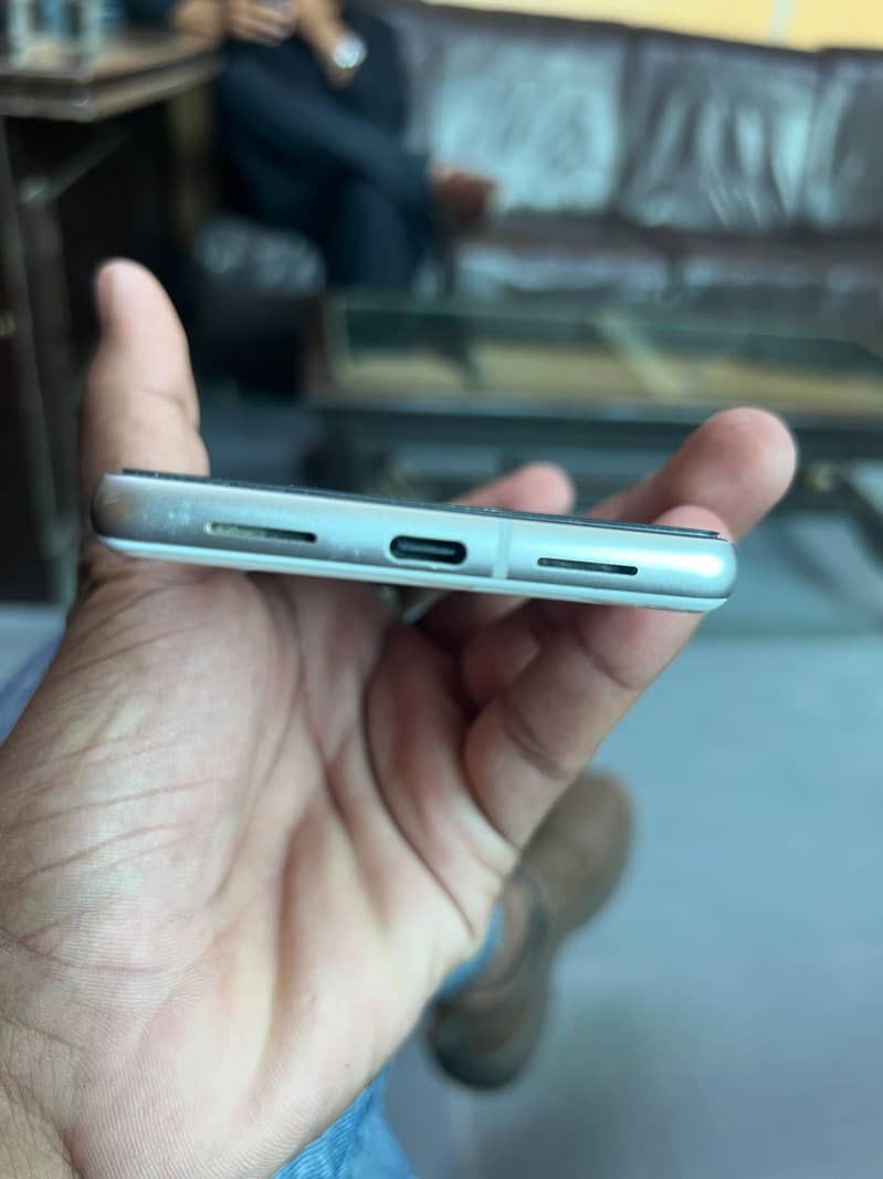 Google Pixel 7 4
